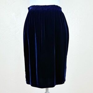 Vintage Zoran 100% Silk Velvet Skirt in Navy Blue S/M